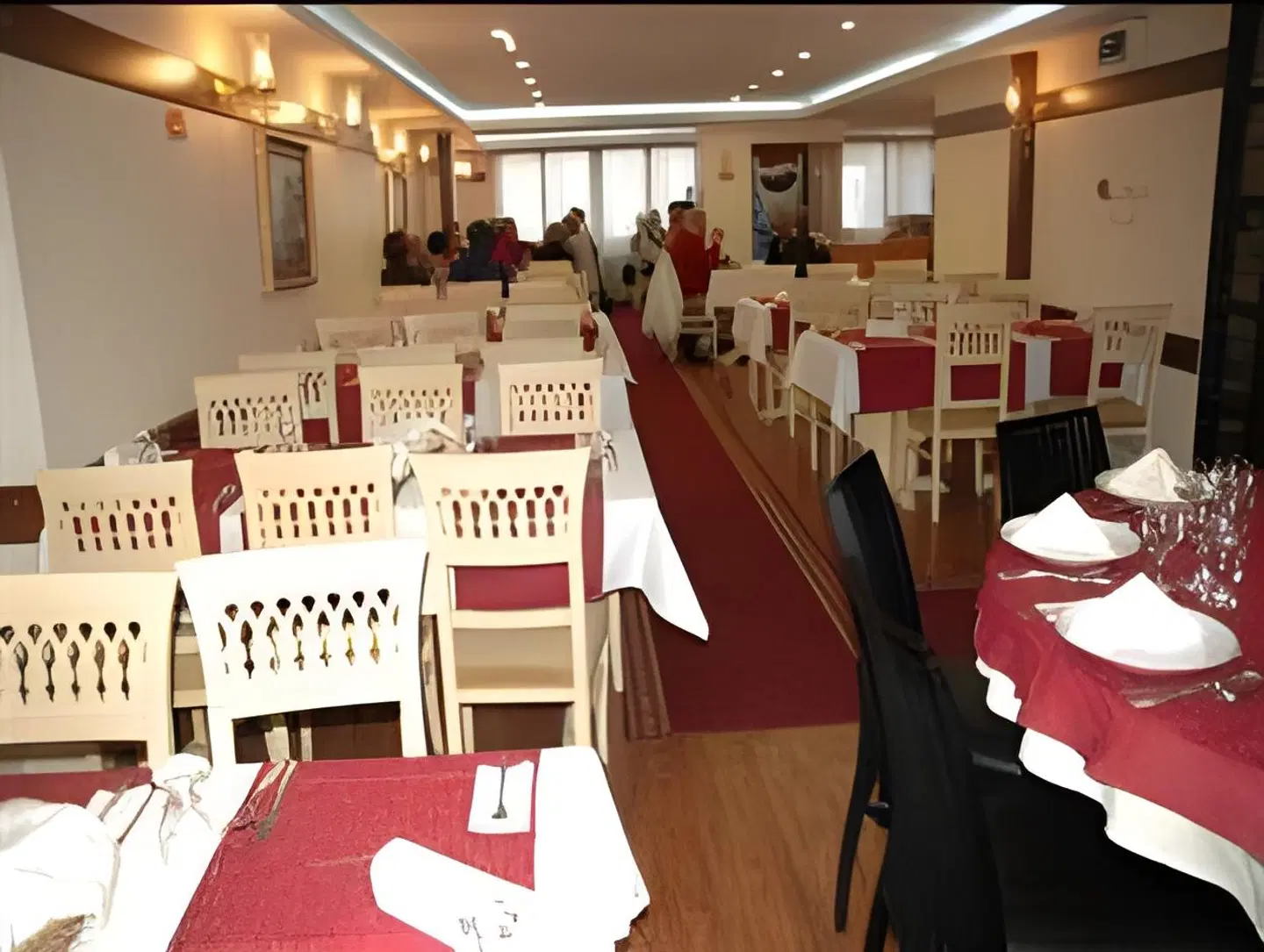 Hermanos Hotel Restaurant