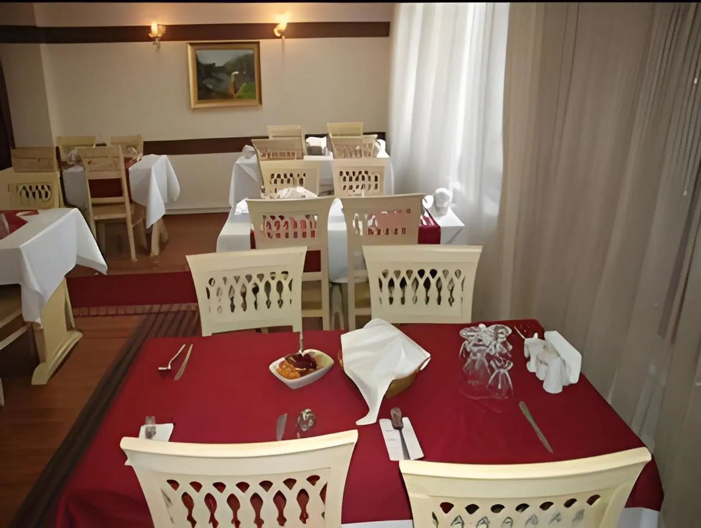 Hermanos Hotel Restaurant