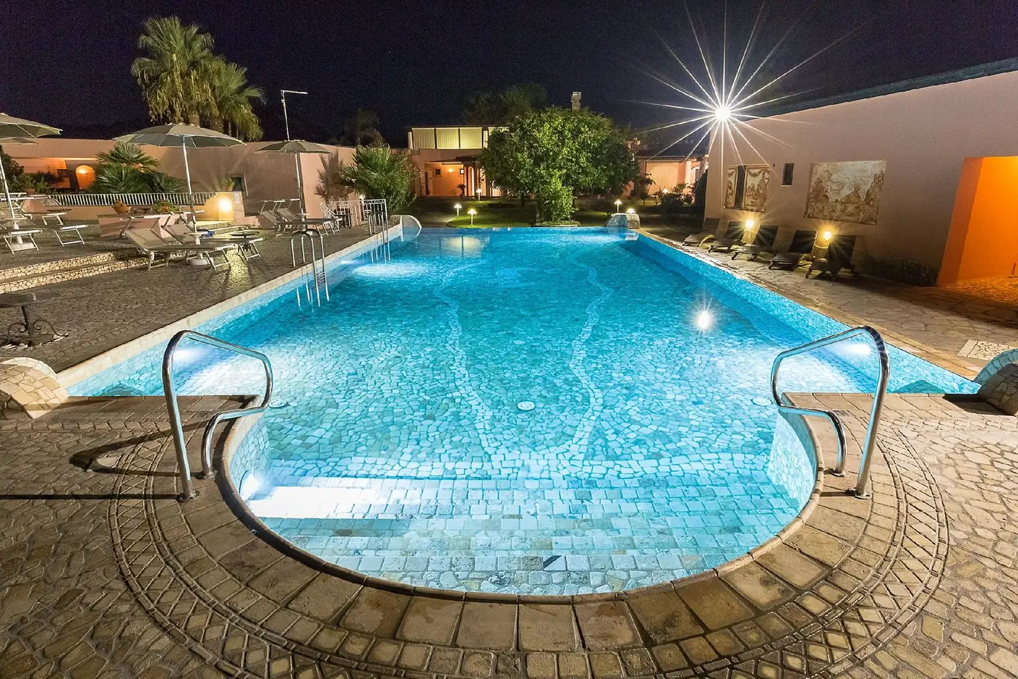 Eros OUTDOOR_POOL