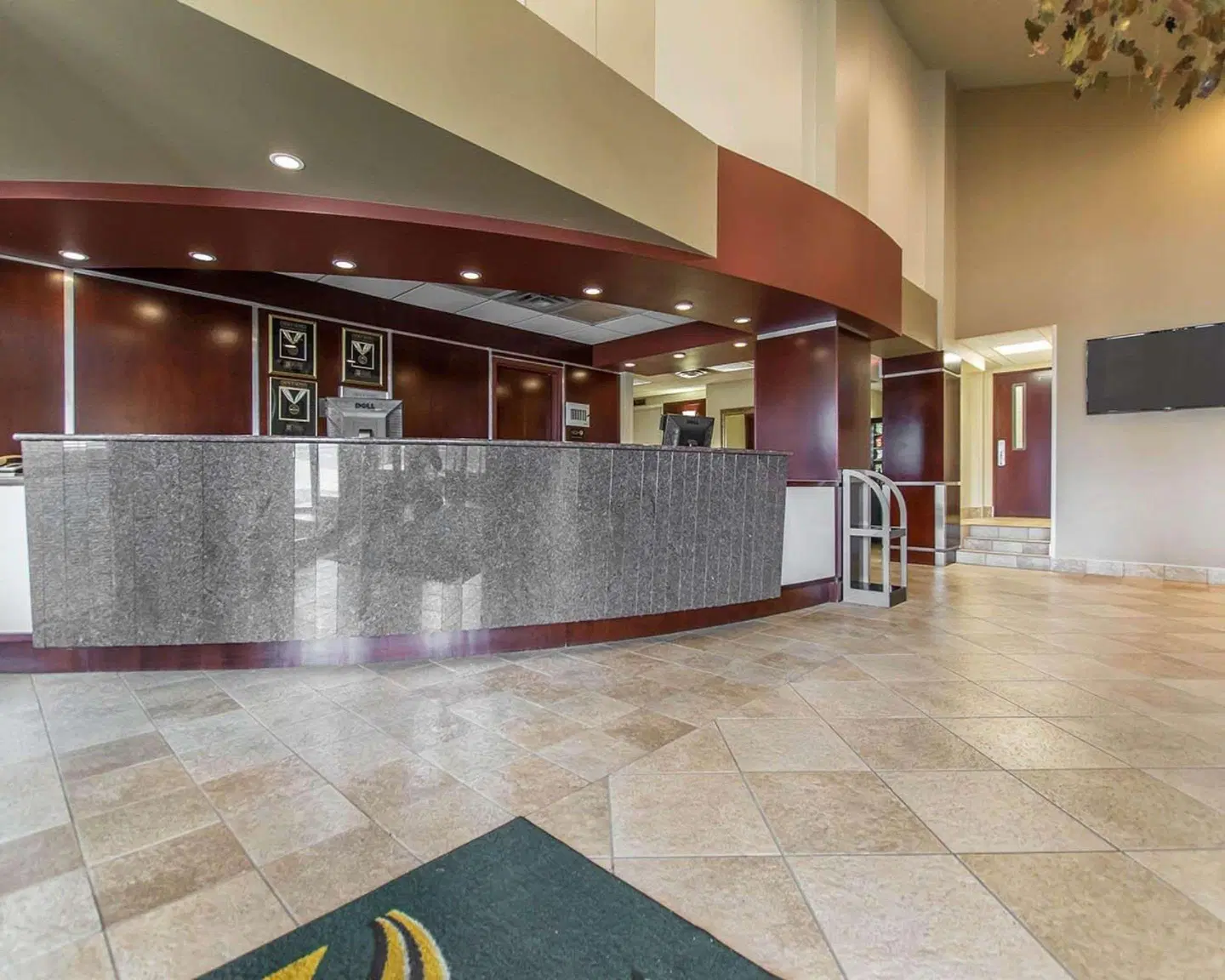 Quality Inn & Suites Bay Front LOUNGE_LOBBY