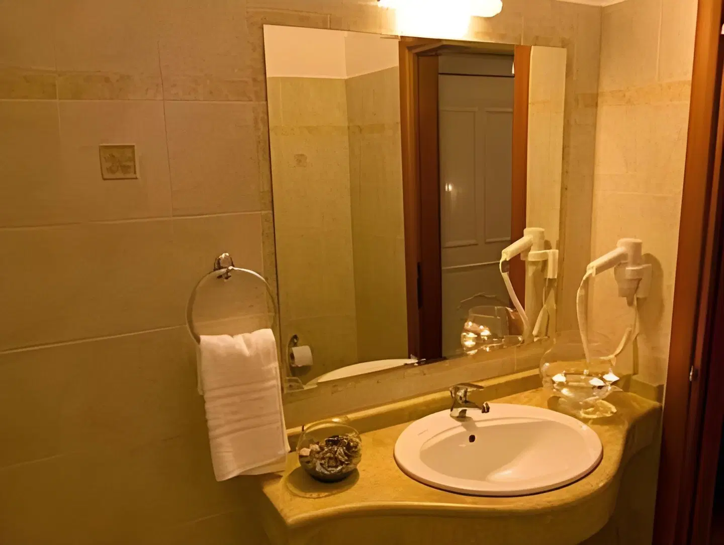 Lindos Blue Sky Badezimmer
