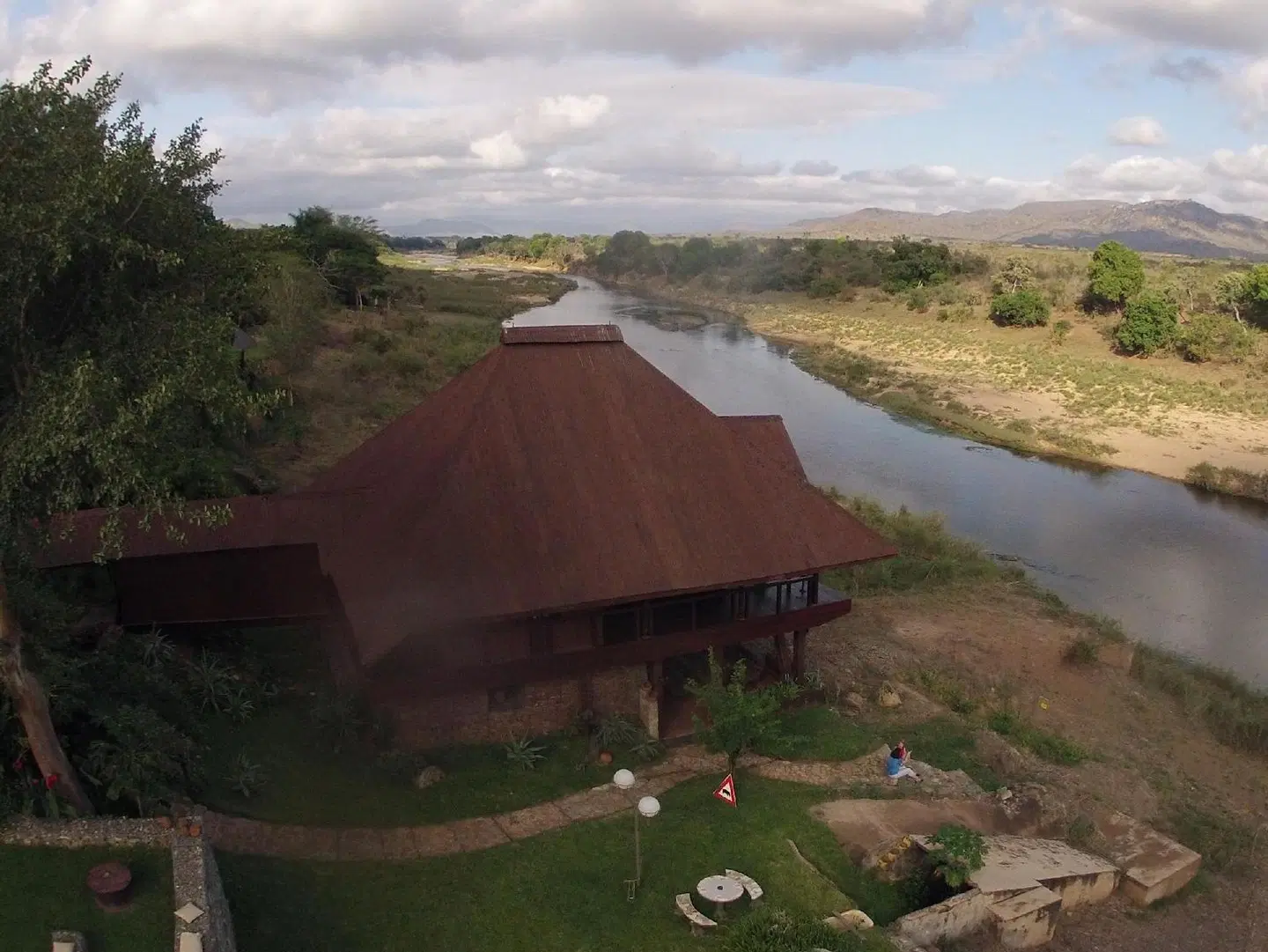 River House Lodge LANDSCAPE
