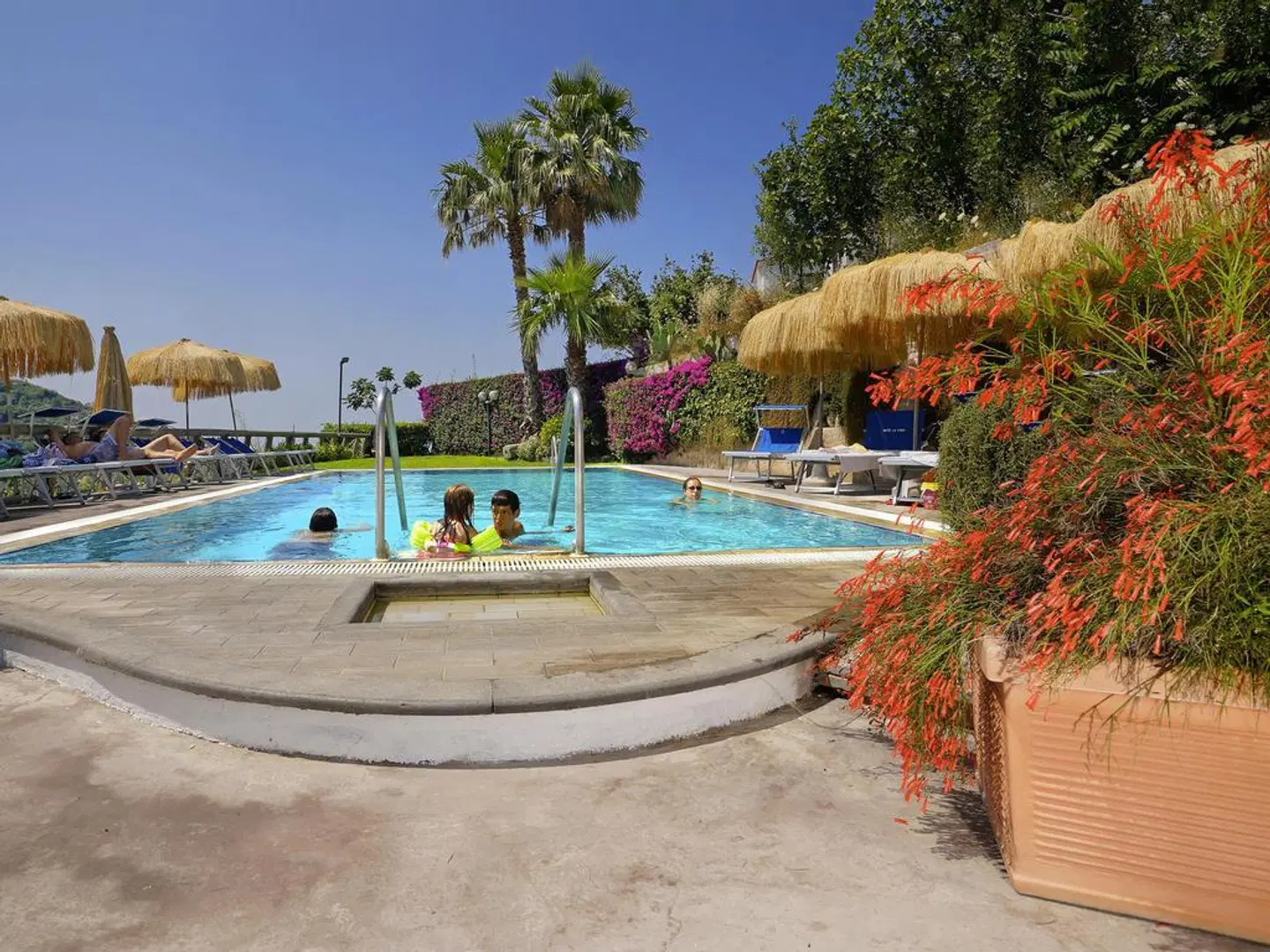 La Luna OUTDOOR_POOL