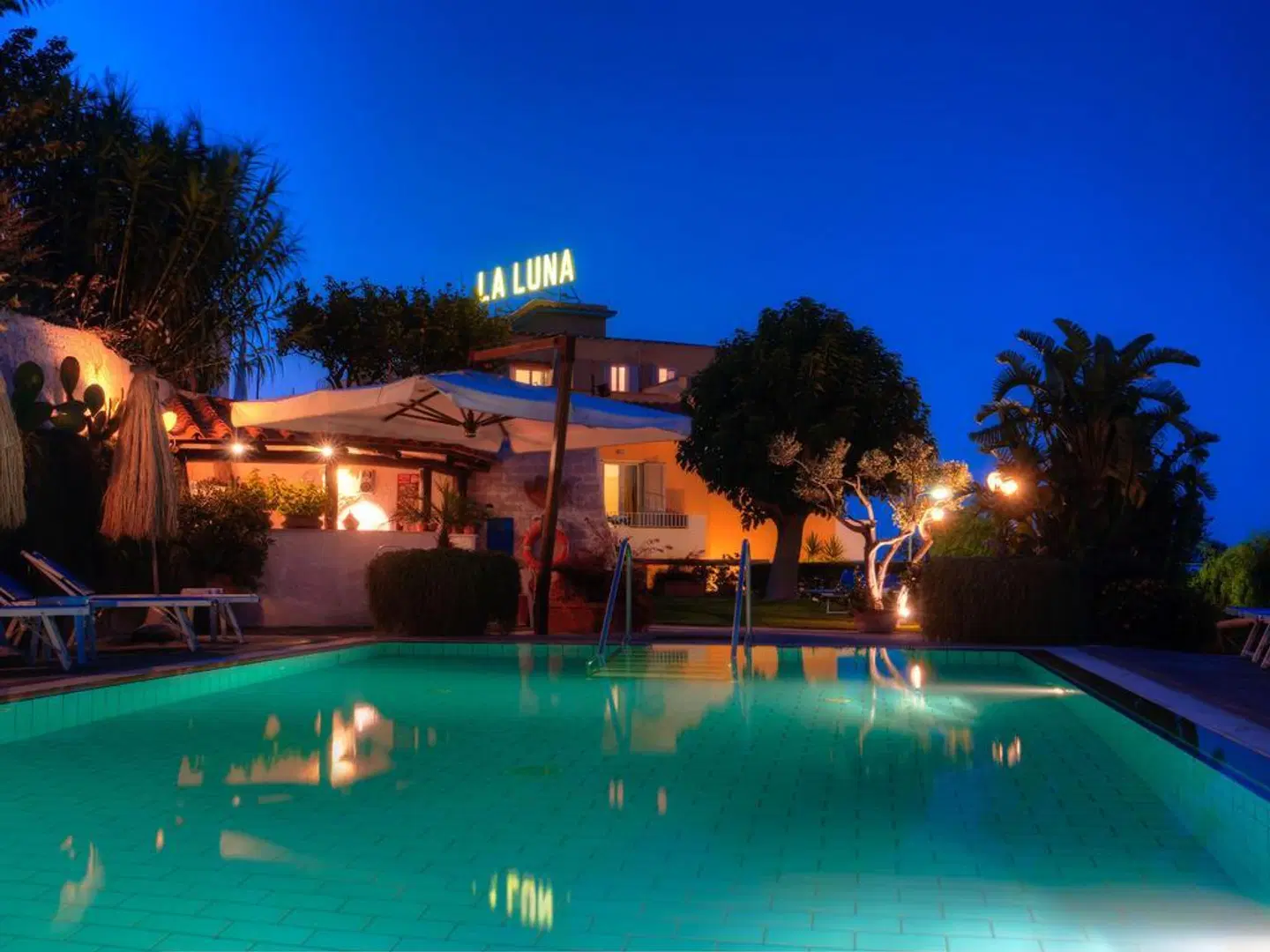 La Luna OUTDOOR_POOL