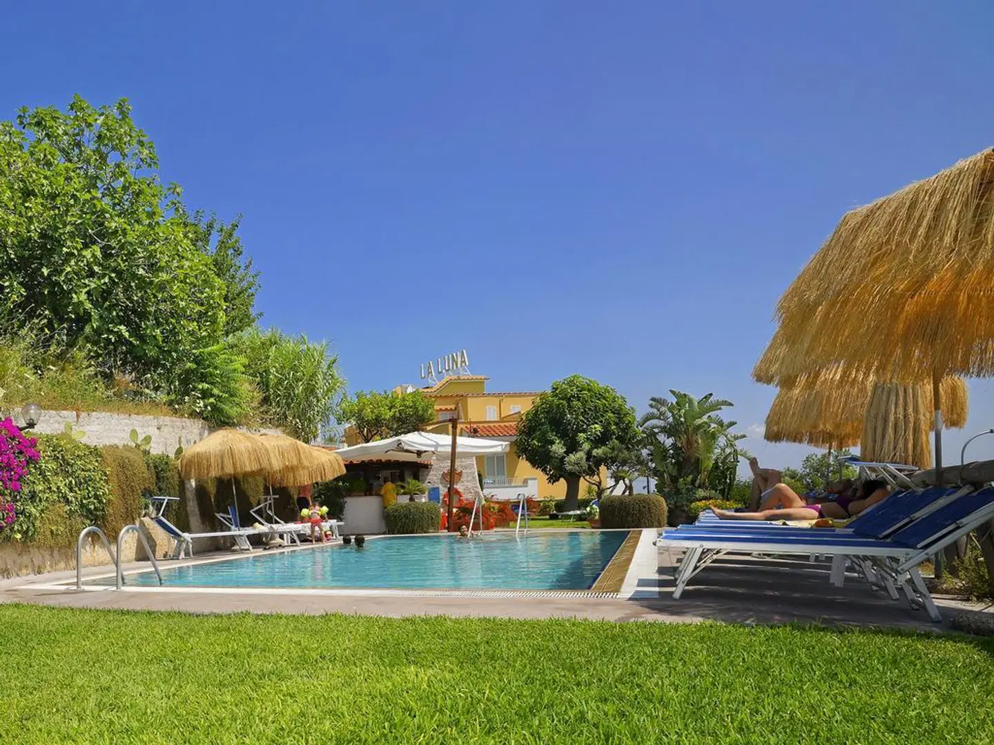 La Luna OUTDOOR_POOL
