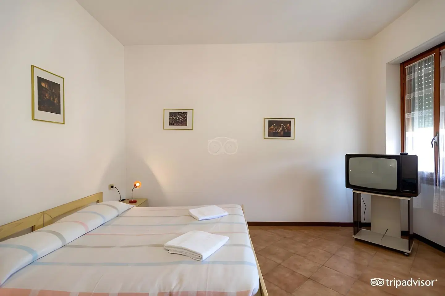 Bodoni ROOM_EXAMPLE