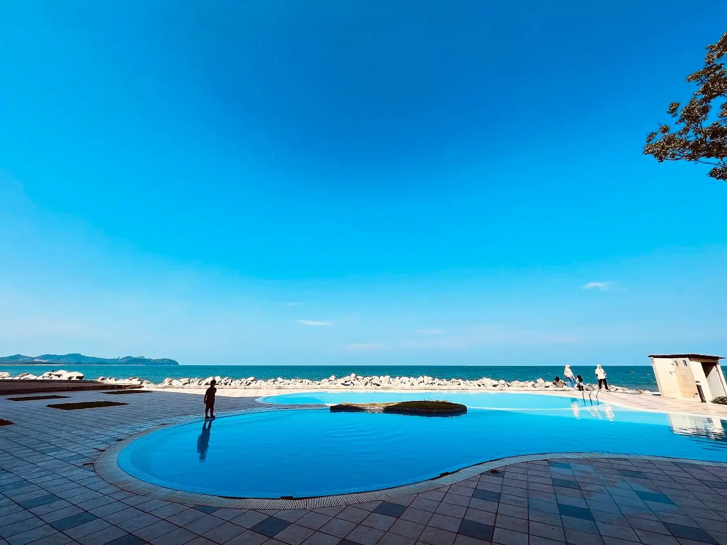 Suria Cherating Beach Resort OUTDOOR_POOL