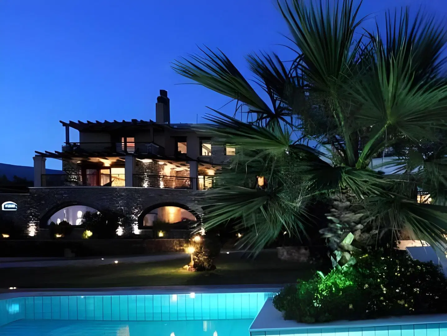 Iakovakis Suites & Spa OUTDOOR_POOL