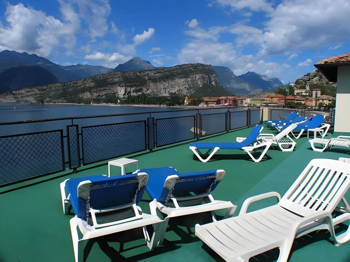 Paradiso SPORTS_AND_LEISURE