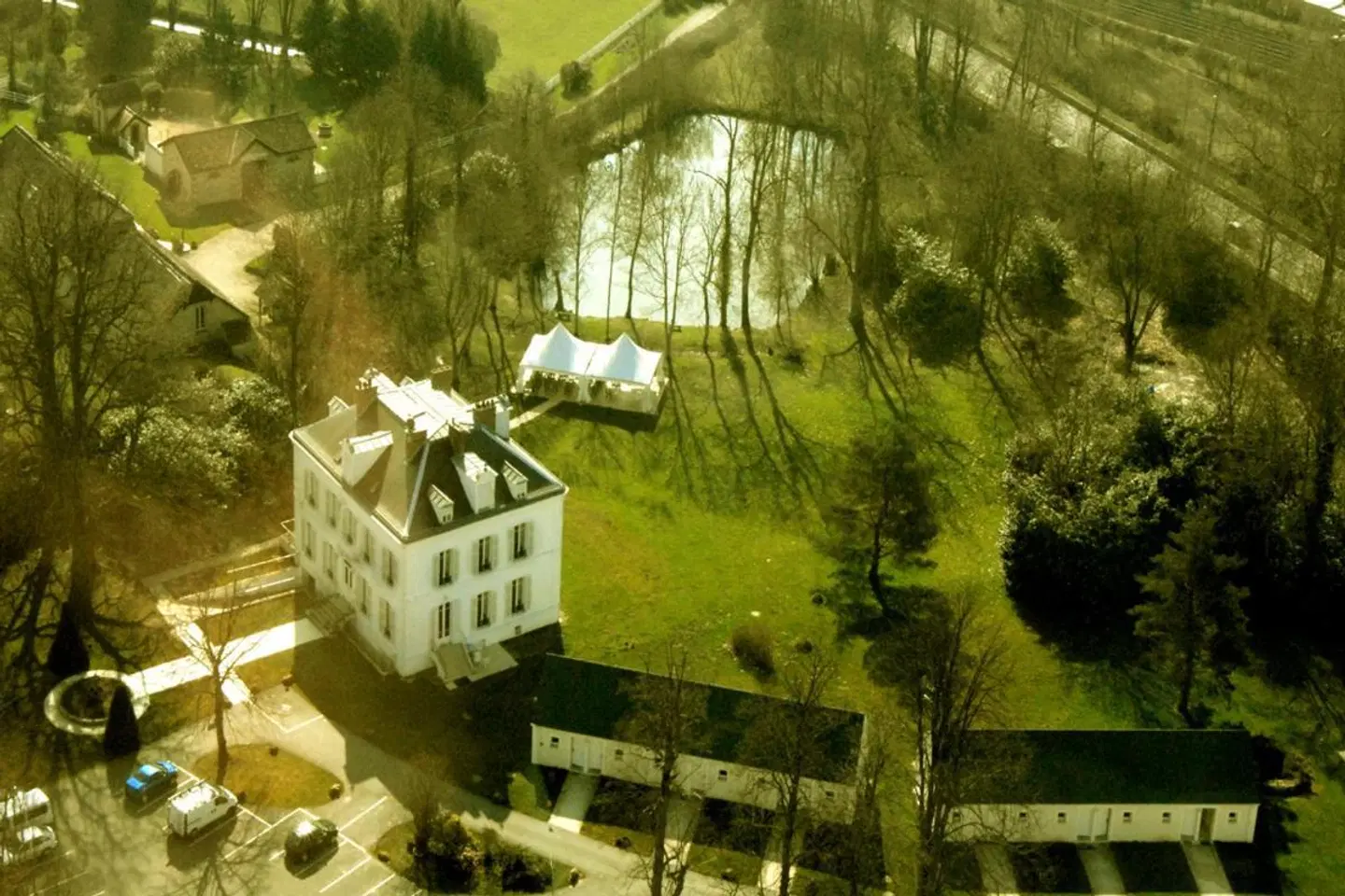 Logis Hostellerie le Châtel Garten