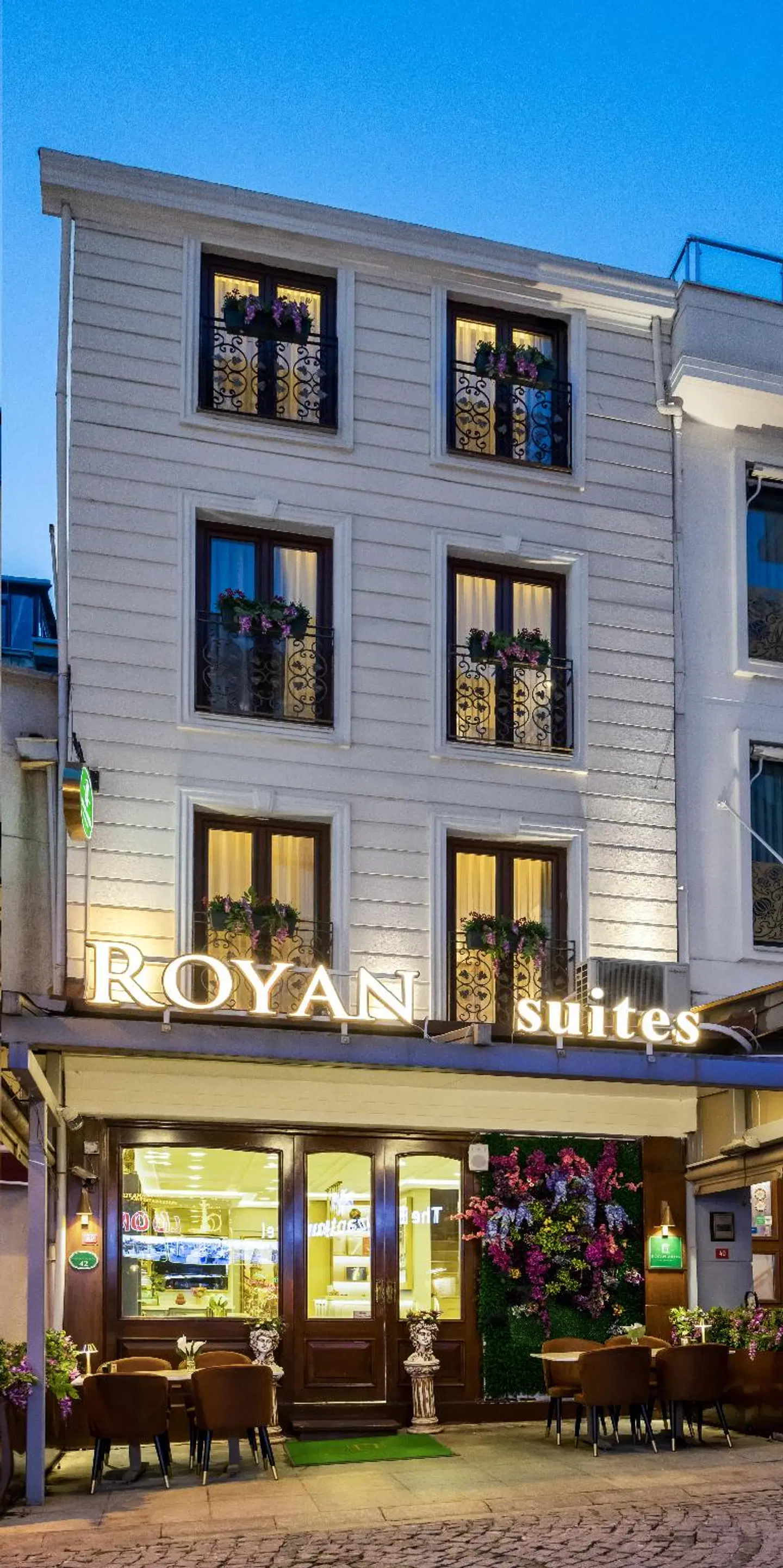 Royan Suites EXTERIOR