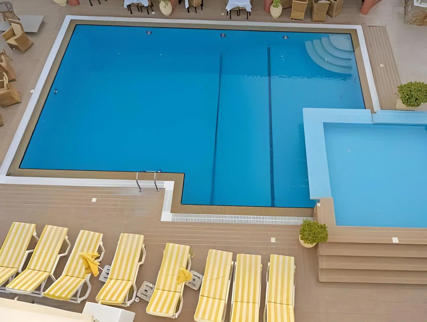 Perla Marina OUTDOOR_POOL