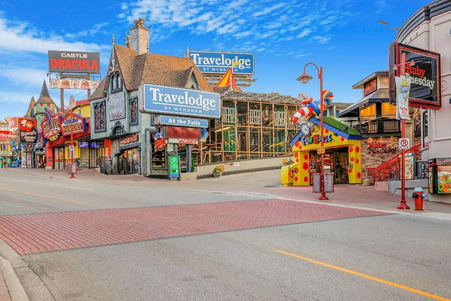Travelodge by Wyndham Niagara Falls At the Falls SPORTS_AND_LEISURE