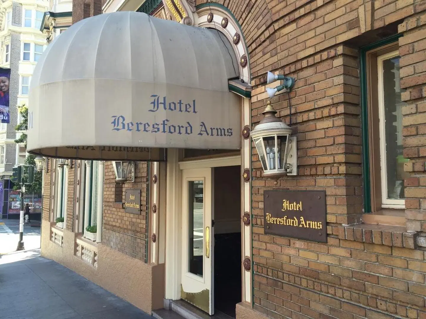 Beresford Arms EXTERIOR