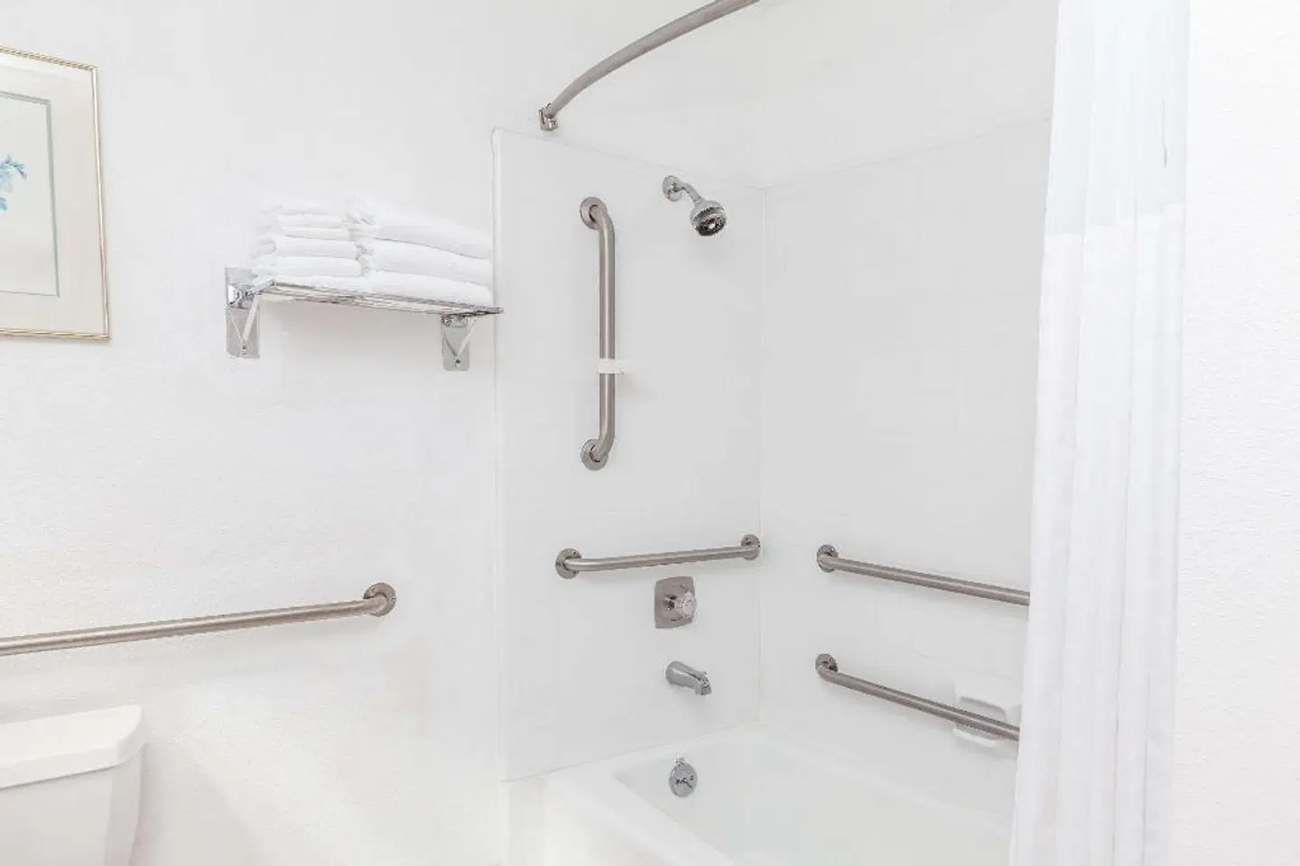 Days Inn & Suites by Wyndham Sunnyvale Badezimmer