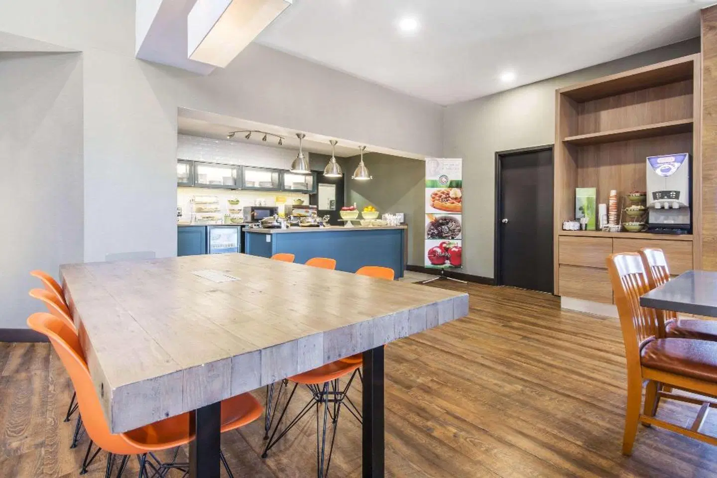 Quality Inn Airport West Bar