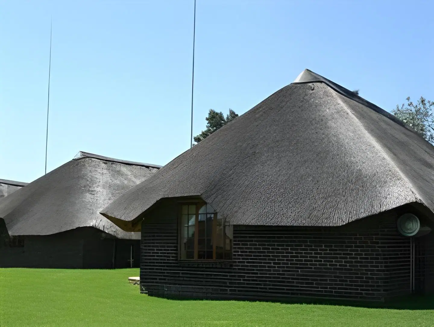 African Flair Country Lodge EXTERIOR
