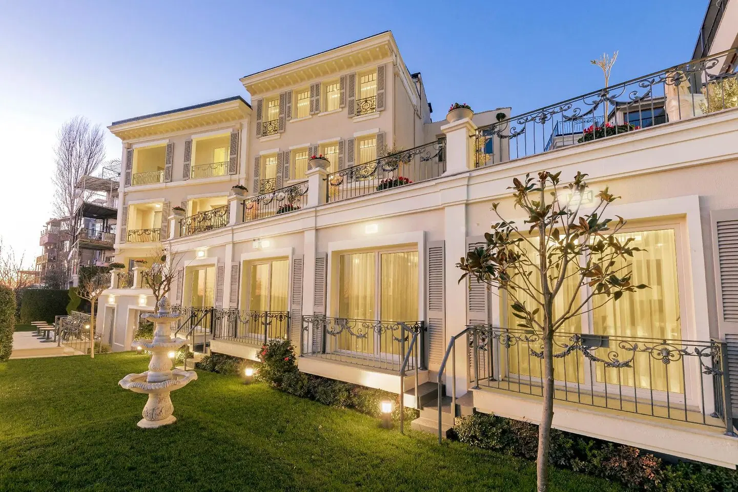 Mula Hotel EXTERIOR