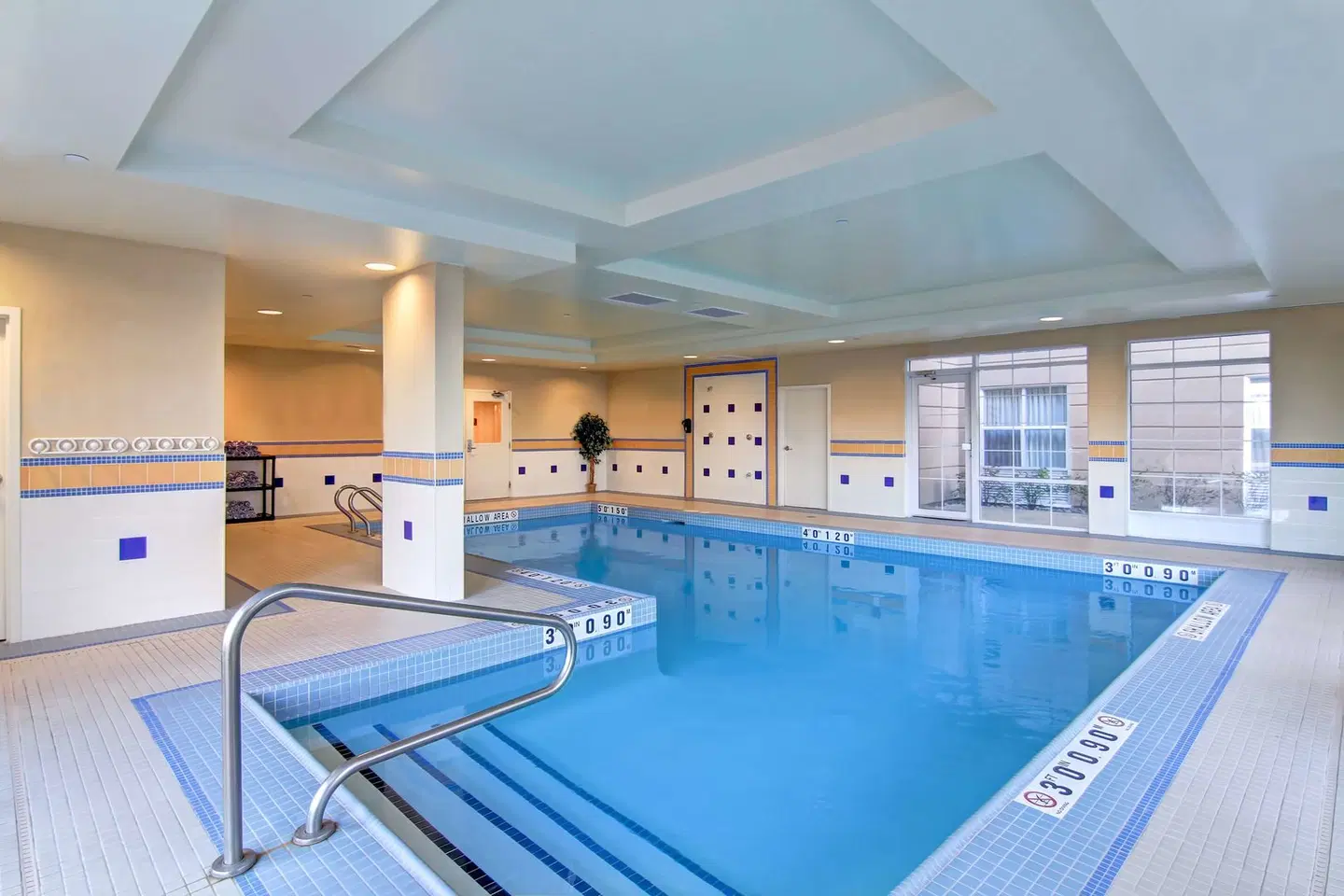 Homewood Suites by Hilton Sudbury Hallenbad