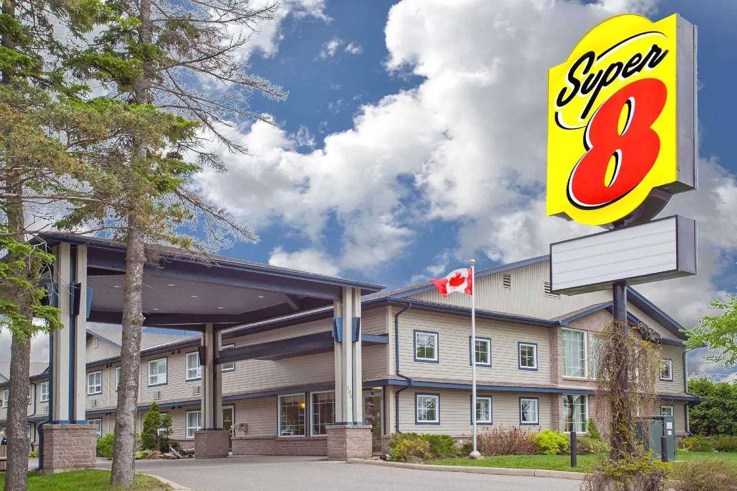 Super 8 by Wyndham Sault Ste Marie On EXTERIOR