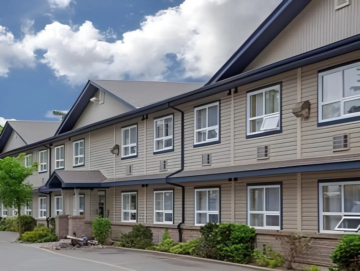Super 8 by Wyndham Sault Ste Marie On EXTERIOR
