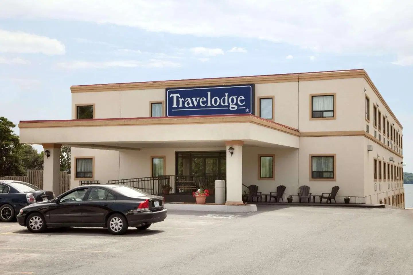 Travelodge by Wyndham Trenton EXTERIOR