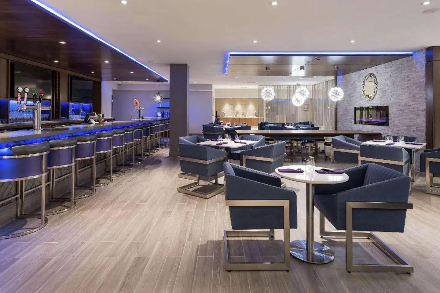 Hilton Garden Inn Ottawa Downtown Bar