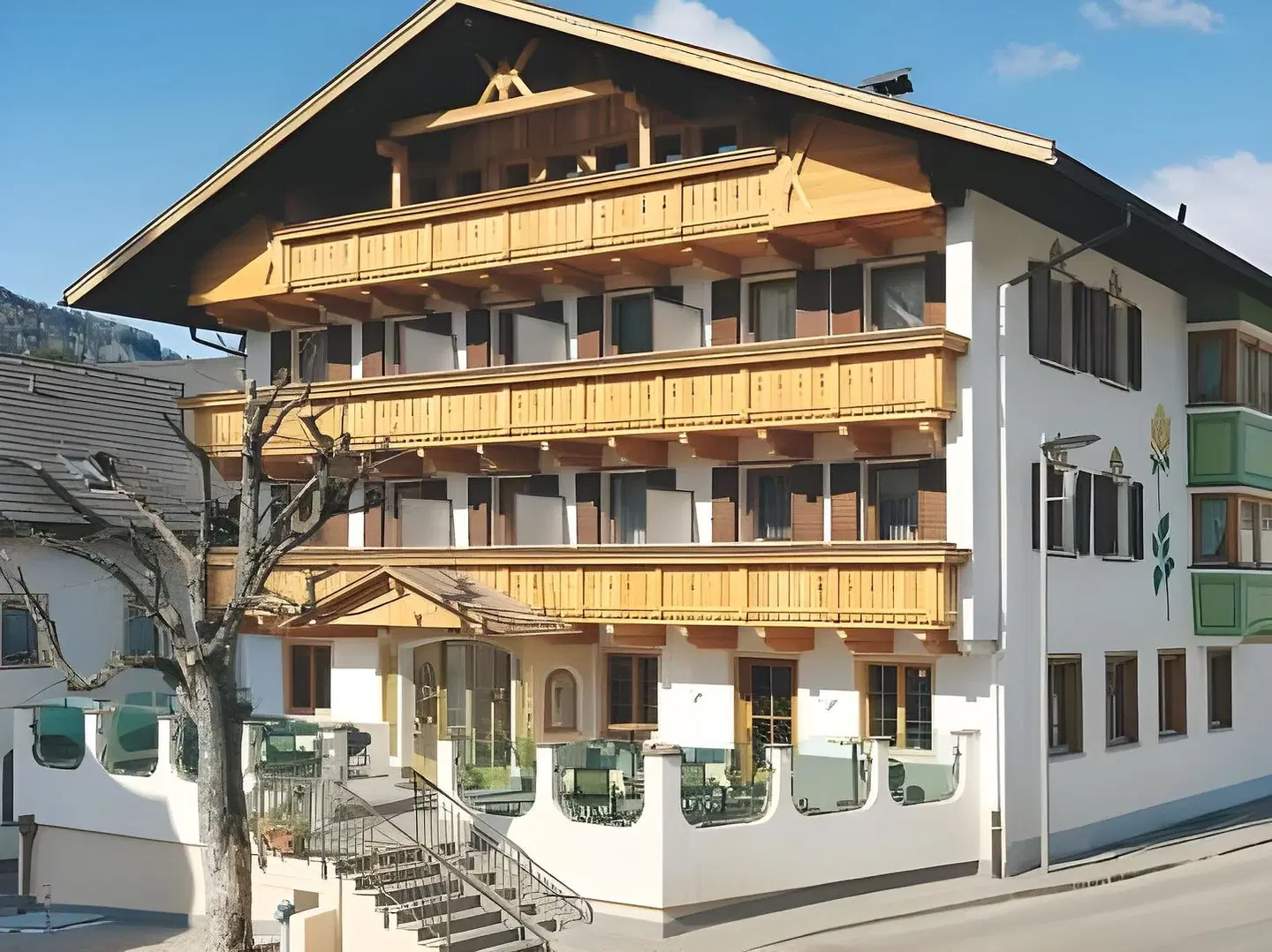 Goldene Rose EXTERIOR
