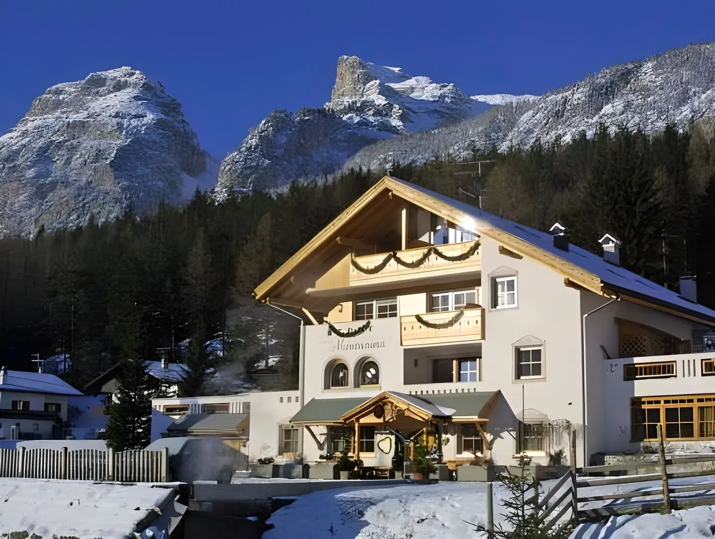 Ciasa Montanara EXTERIOR