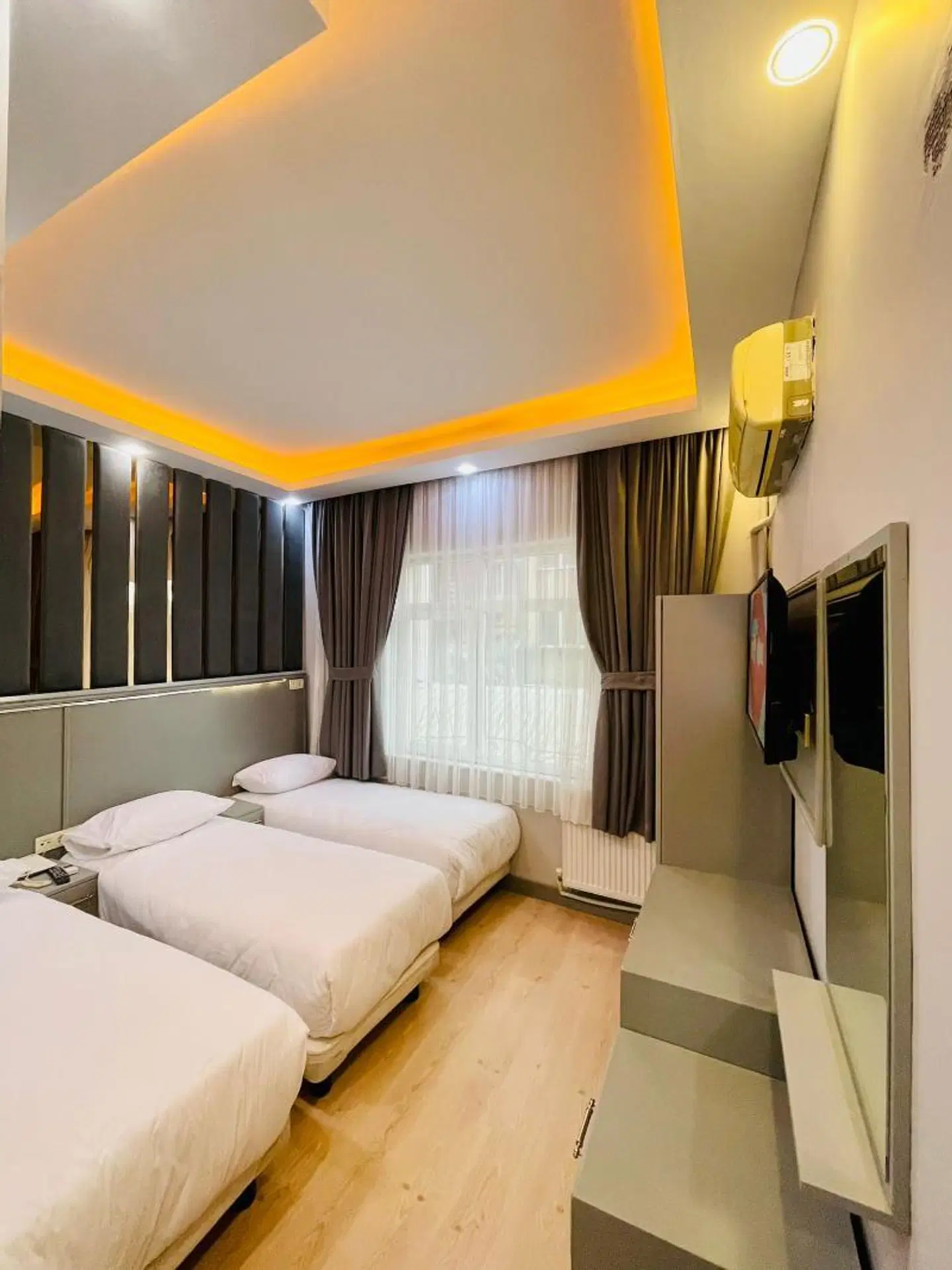 Crowned Plus Hotel ROOM_EXAMPLE