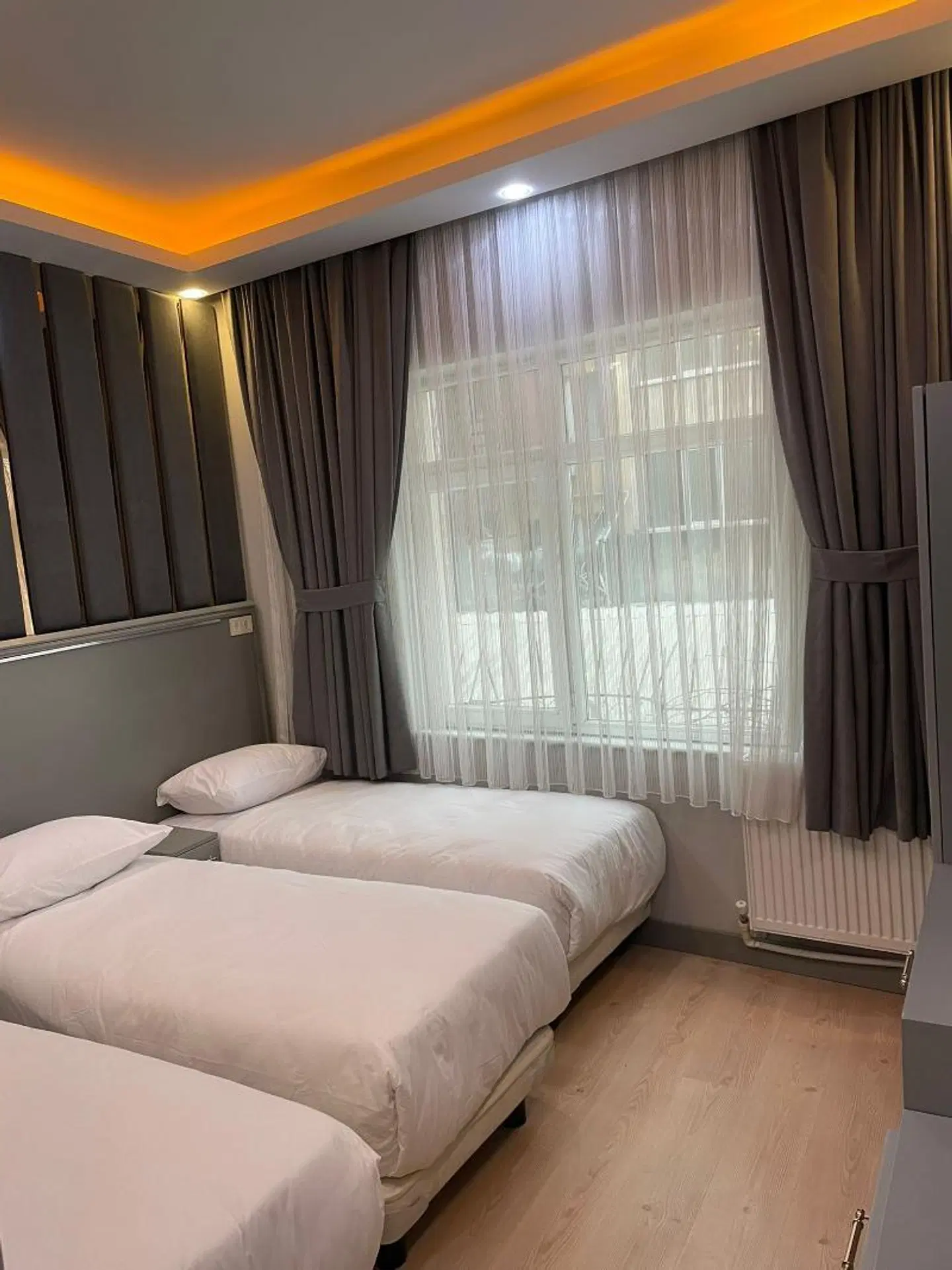 Crowned Plus Hotel ROOM_EXAMPLE