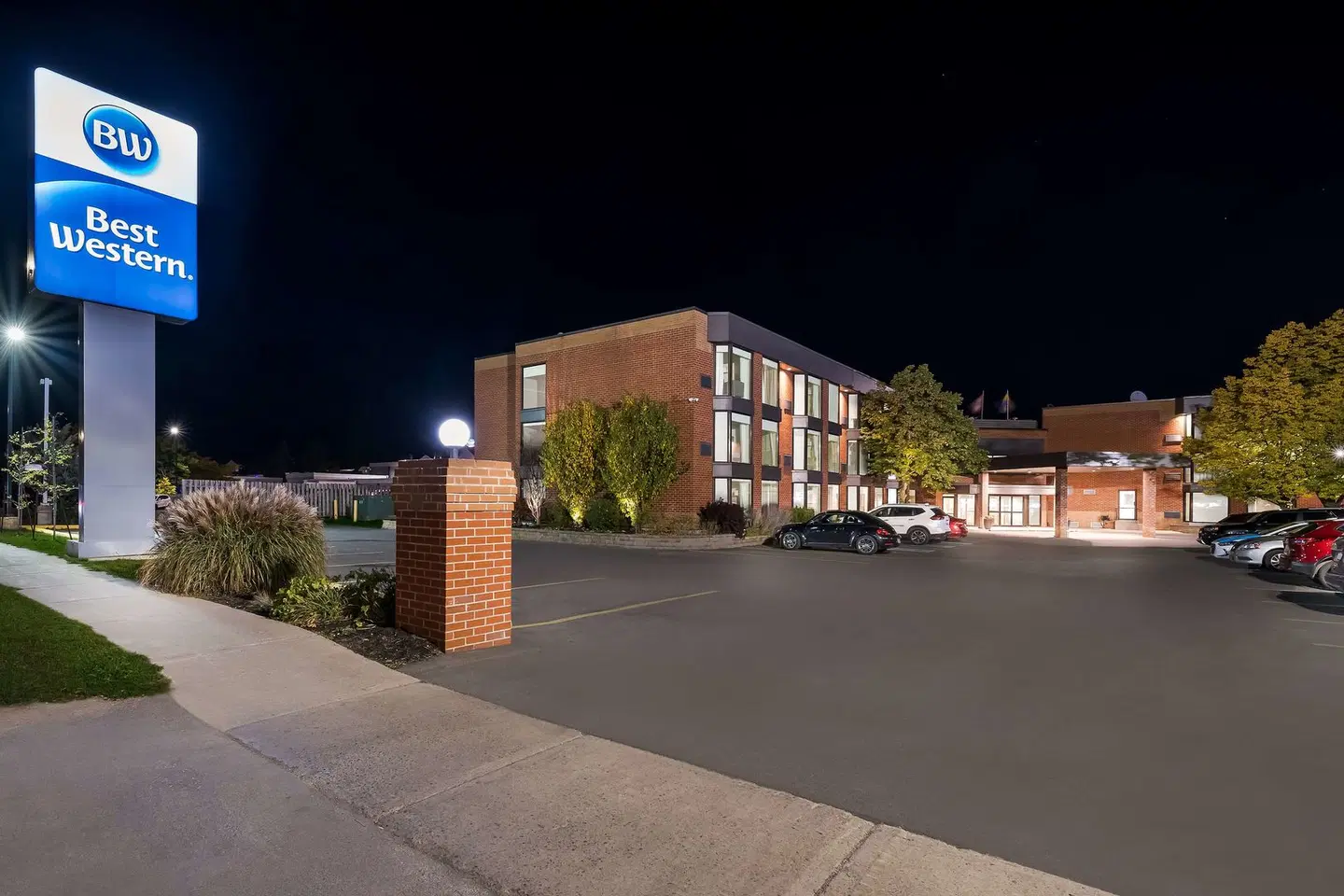Best Western Belleville EXTERIOR