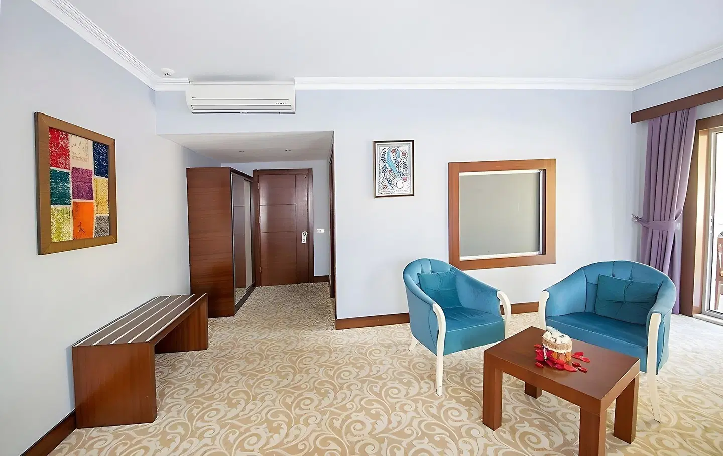 White Heaven Hotel ROOM_EXAMPLE