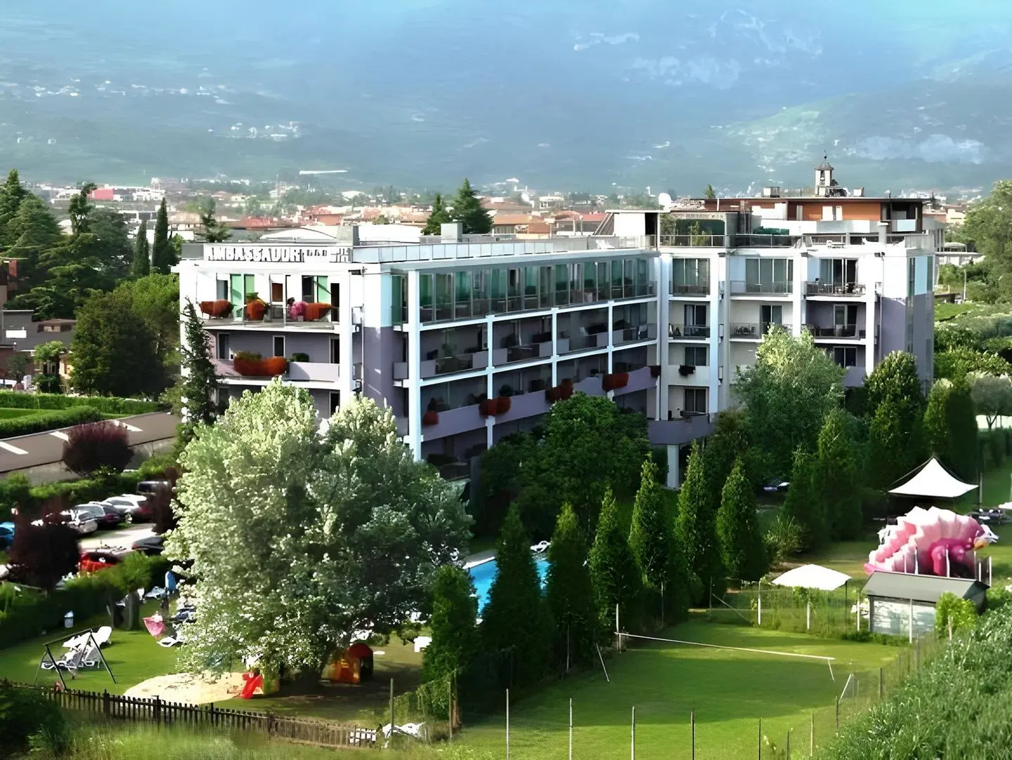 Ambassador Suite Hotel EXTERIOR