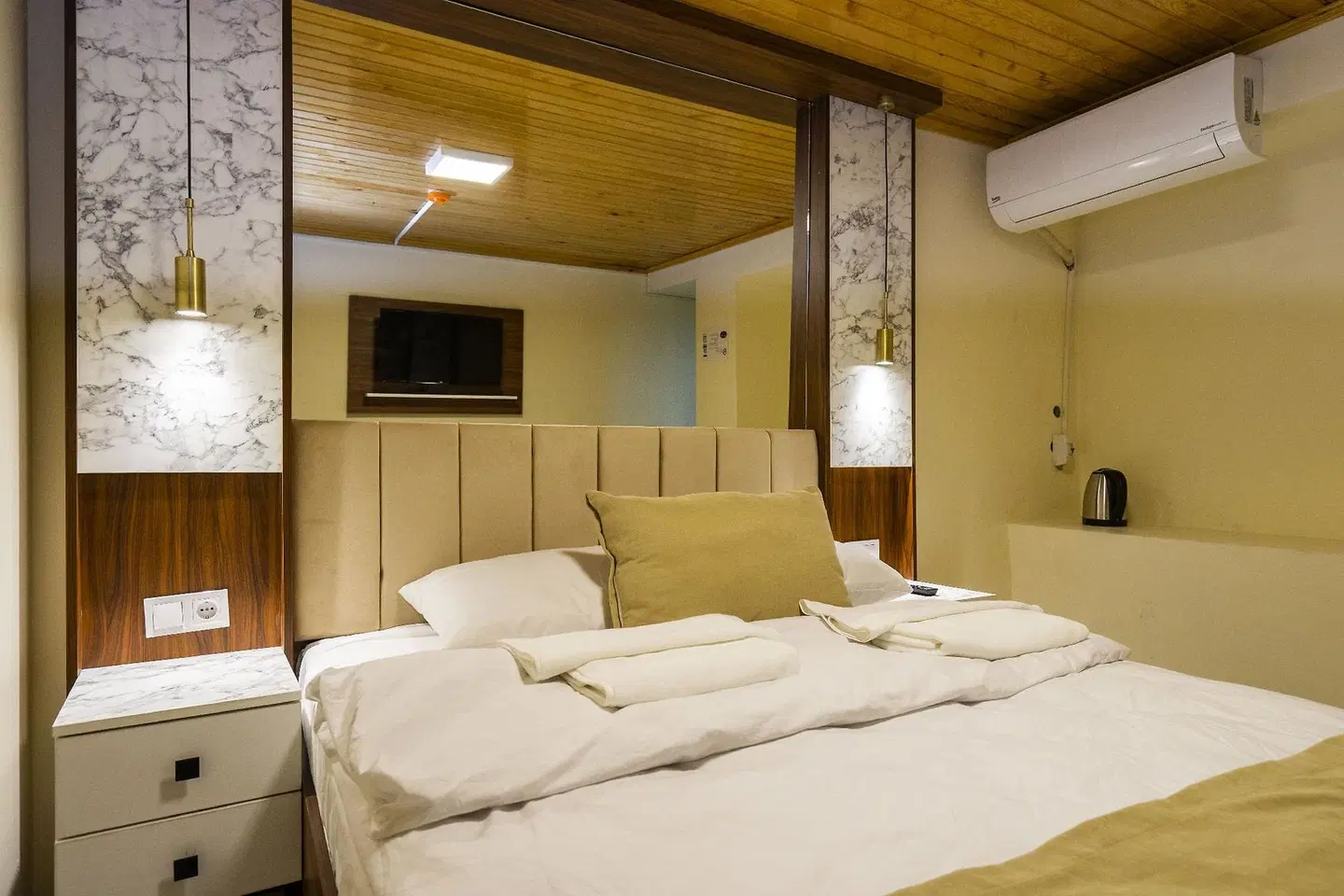 Candy Hotel ROOM_EXAMPLE