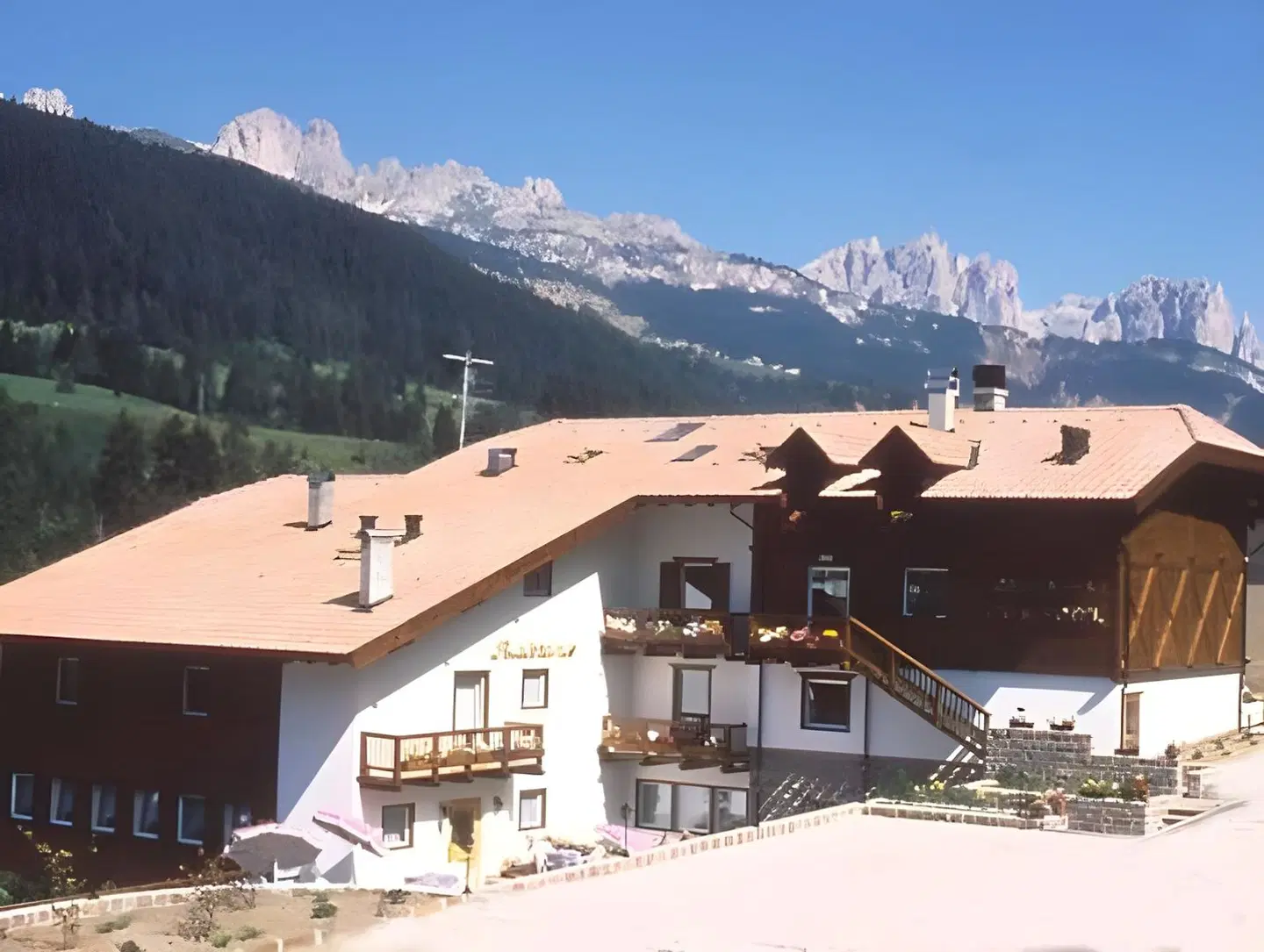 Debra Park Hotel EXTERIOR