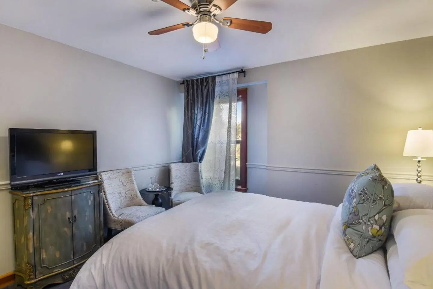 The Wild Iris Inn ROOM_EXAMPLE