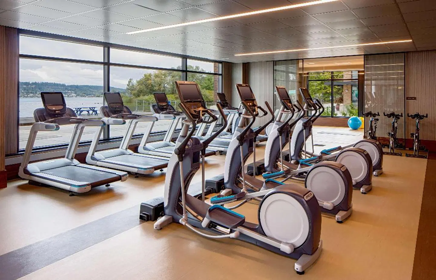 Hyatt Regency Lake Washington at Seattle's Southport SPORTS_AND_LEISURE