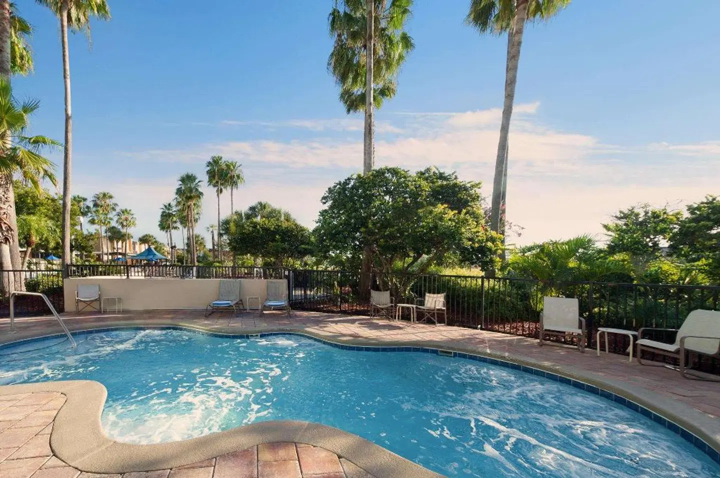DoubleTree by Hilton at the Entrance to Universal Orlando OUTDOOR_POOL