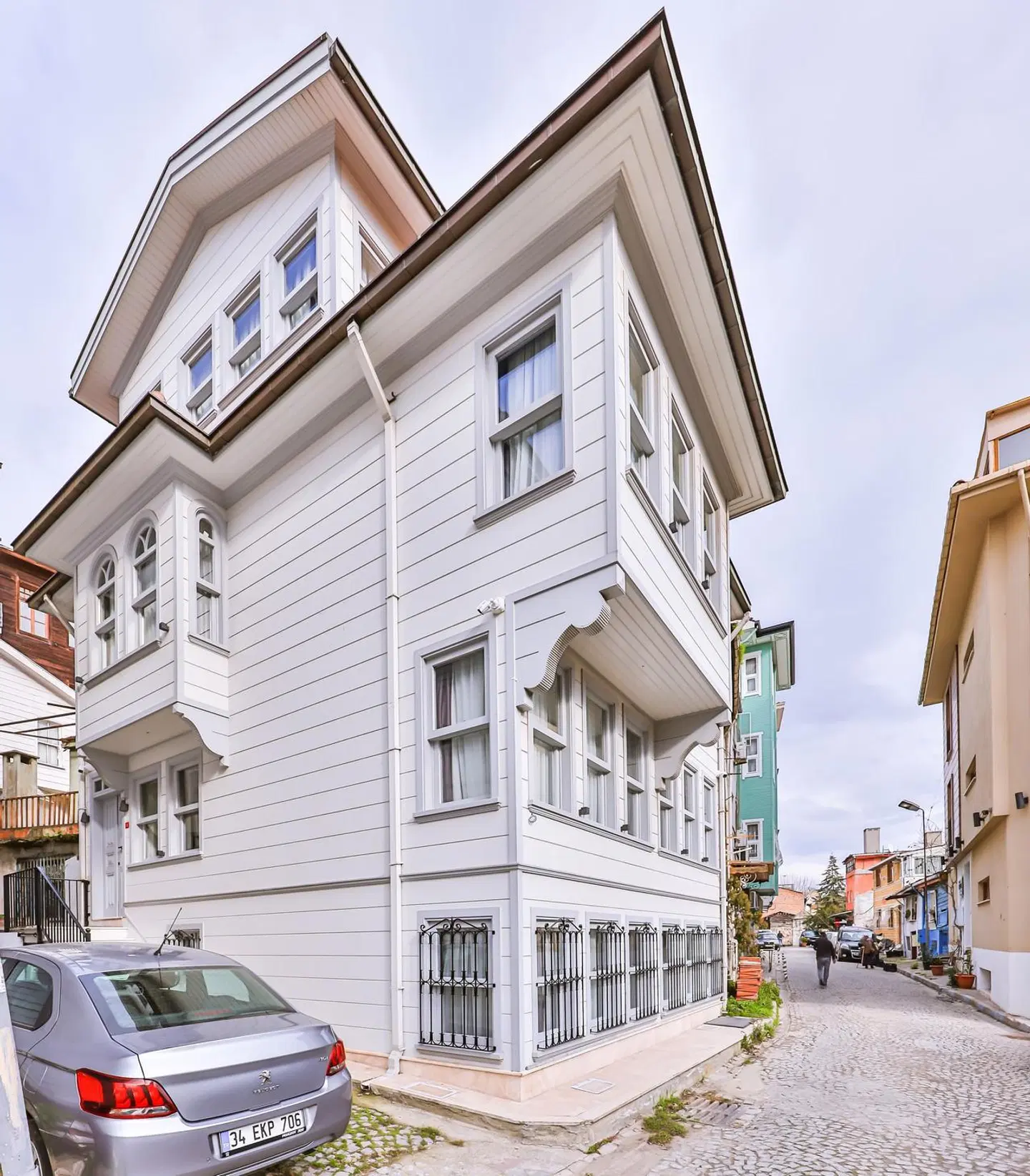 9 Doors Hotel EXTERIOR
