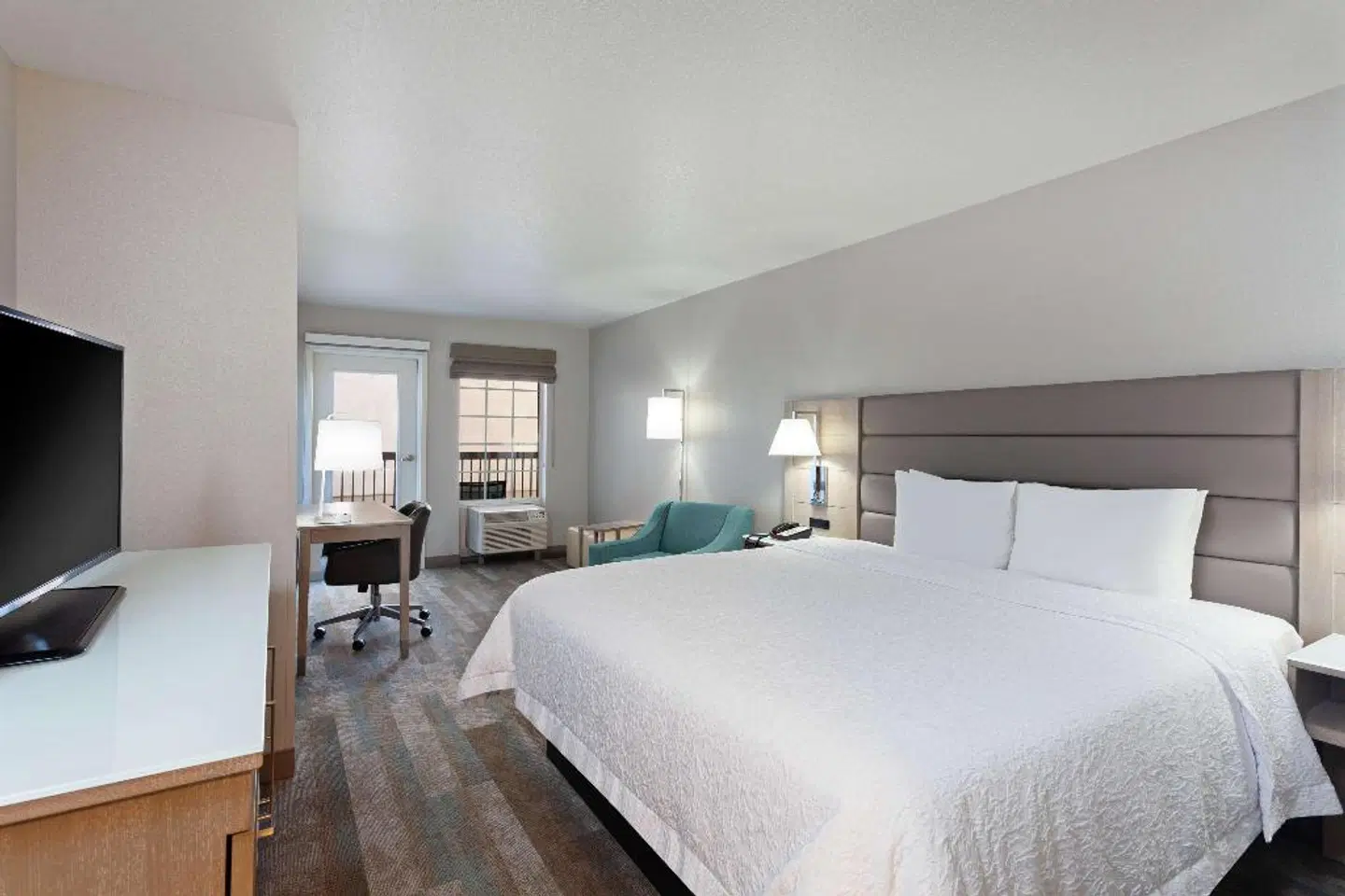 Hampton Inn & Suites Hermosa Beach ROOM_EXAMPLE