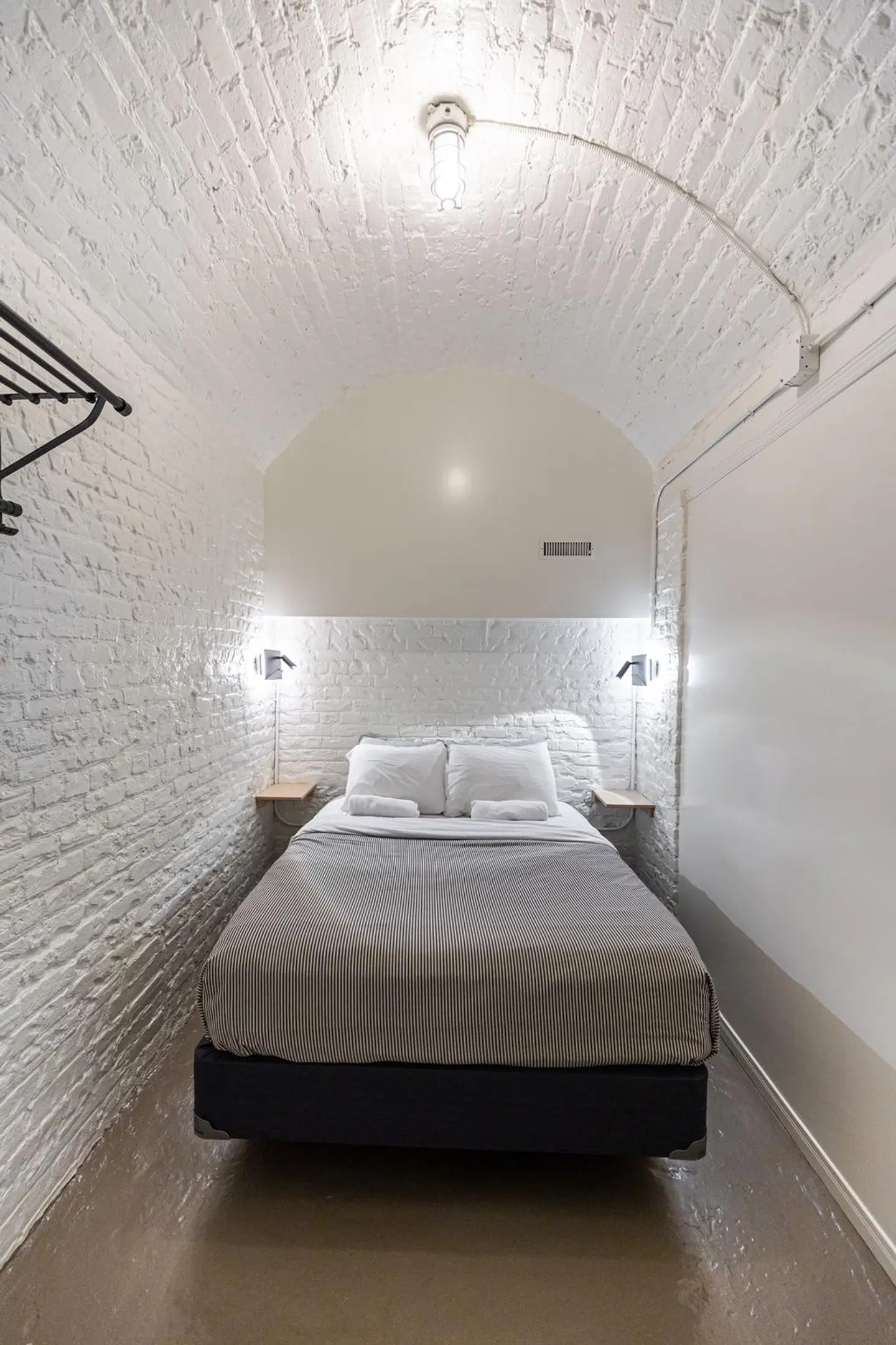 HI- Ottawa Jail Hostel HEALTH_BEAUTY