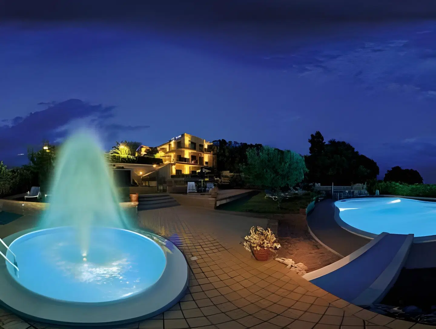 Le Cave OUTDOOR_POOL