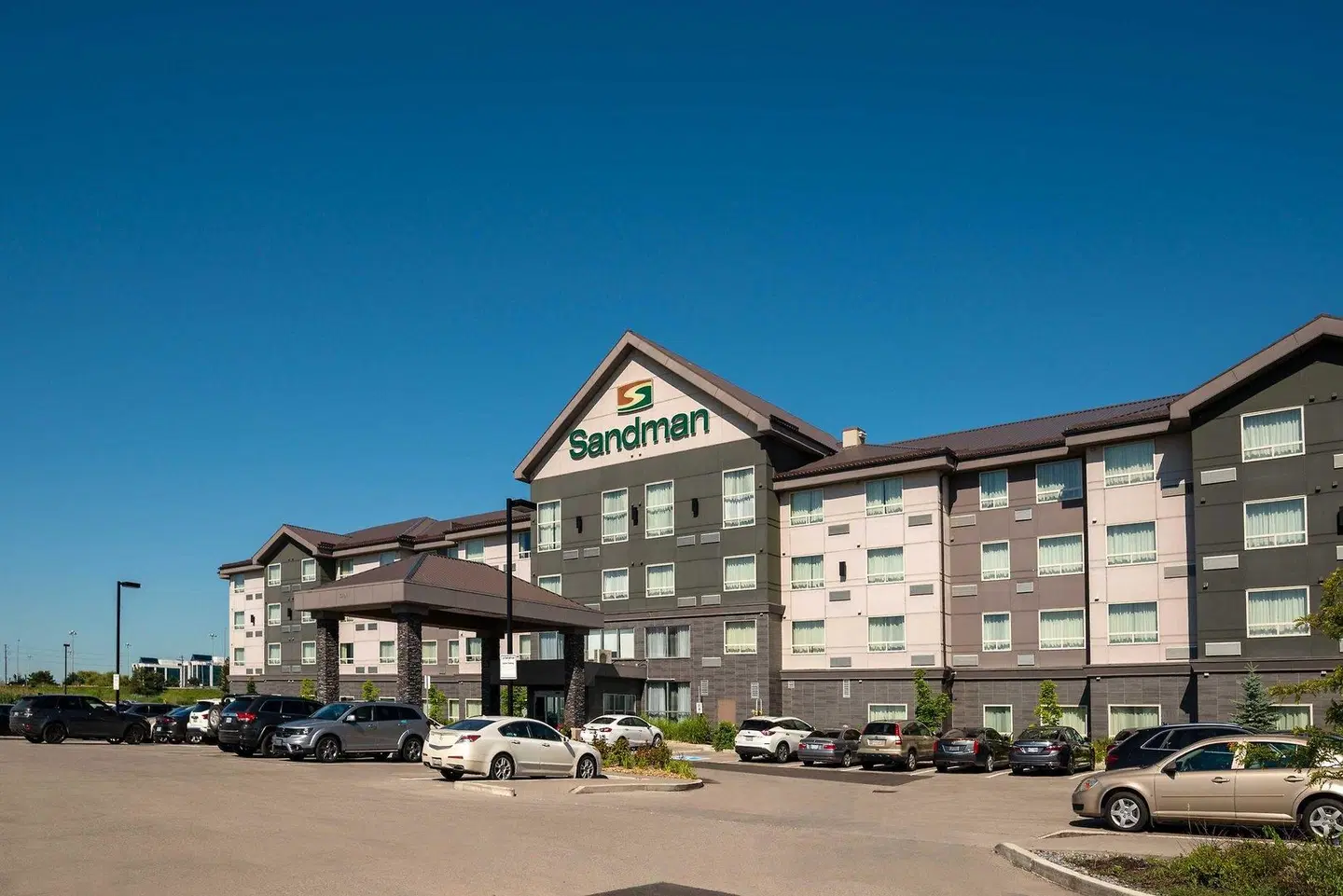 Sandman Hotel Oakville EXTERIOR