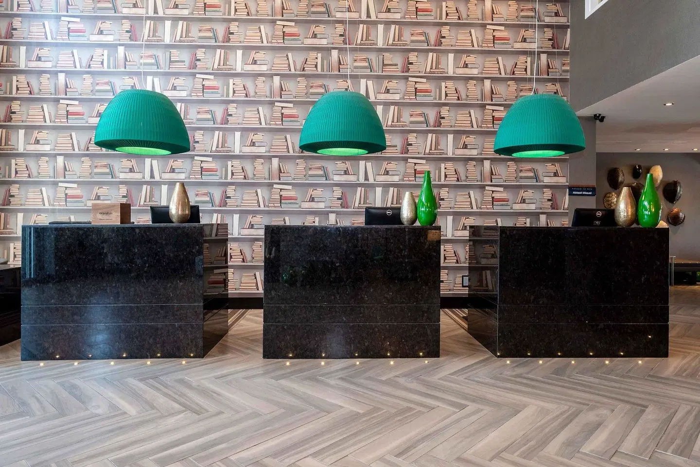 Sandman Hotel Oakville LOUNGE_LOBBY