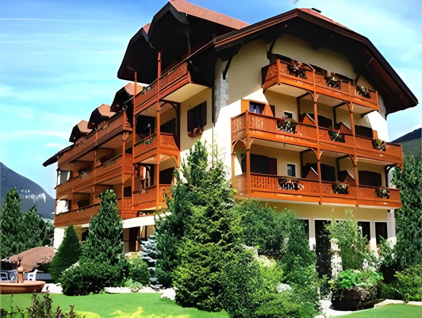 Luna Mondschein EXTERIOR