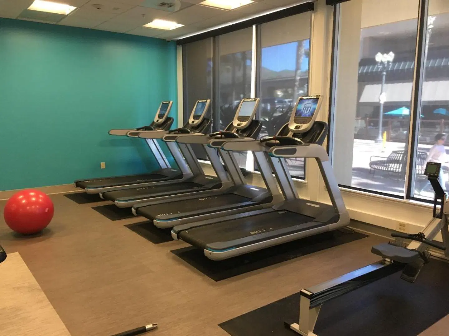 Crowne Plaza Hotel Ventura Beach SPORTS_AND_LEISURE