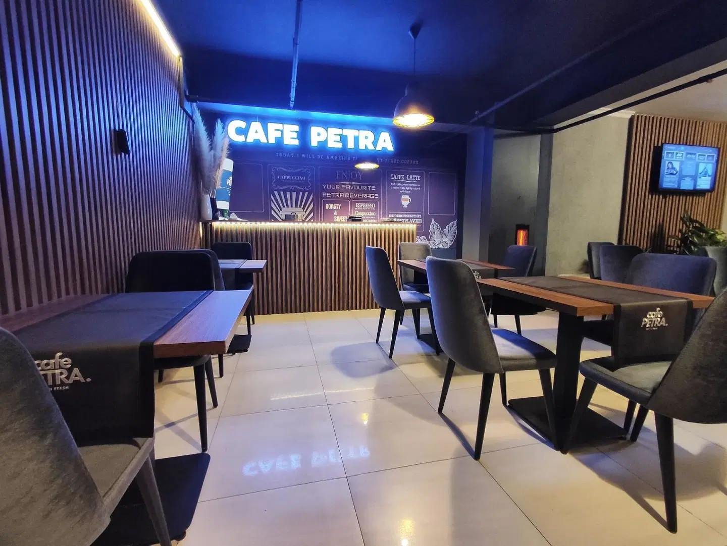 Petra Hotel Tuzla Bar
