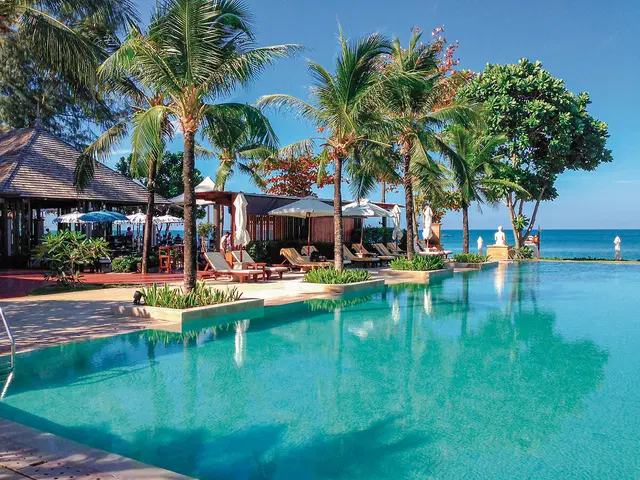 Layana Resort & Spa OUTDOOR_POOL