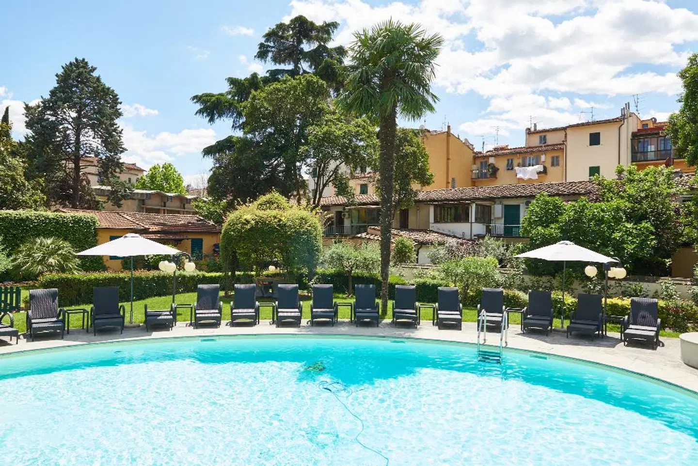 Royal OUTDOOR_POOL